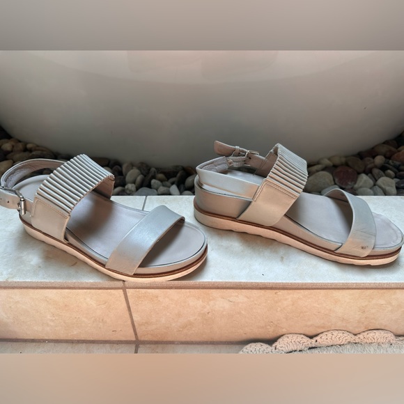 Tahari TT-Giada Wedge Sandal - Picture 2 of 4